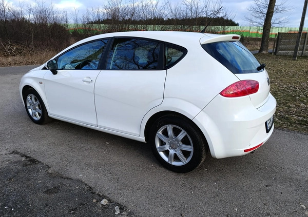 Seat Leon cena 17900 przebieg: 338500, rok produkcji 2010 z Łomianki małe 121